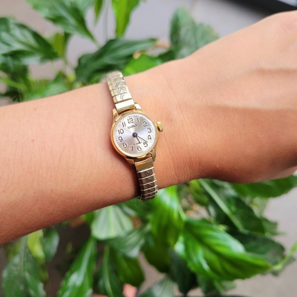 Vintage USSR Soviet Sekonda 17 Jewels Classic Watch - Picture 1 of 7